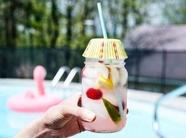 Cupcake holder turned into a drink lid | These Simple Outdoor Entertaining Hacks Will Guarantee You Have The “Coolest House On The Block”